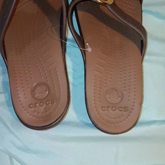 CROCS Brown Sandals with Gold Accent Womens Sz 8 - Picture 5 of 6